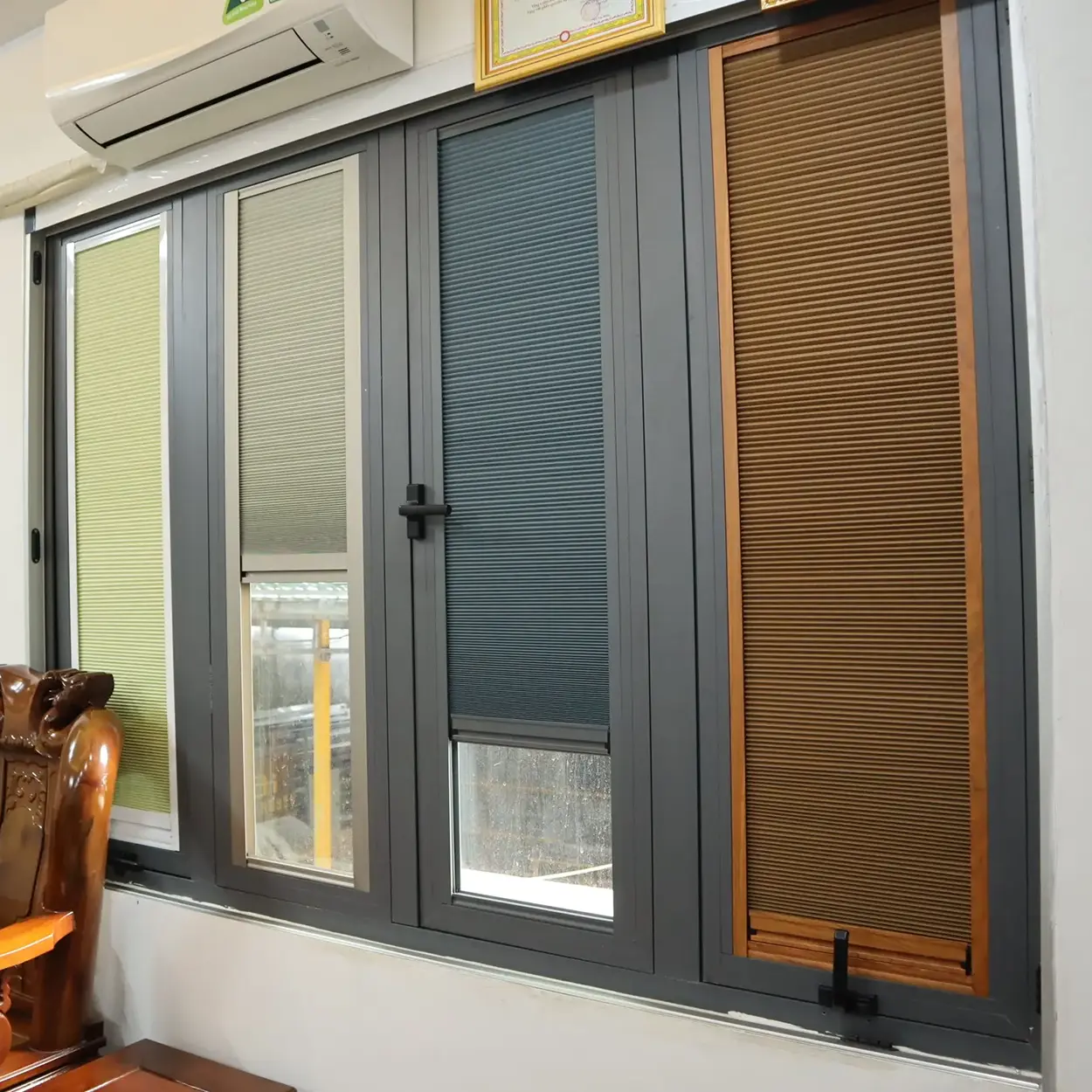 Aydınlı cam balkon plise sineklik